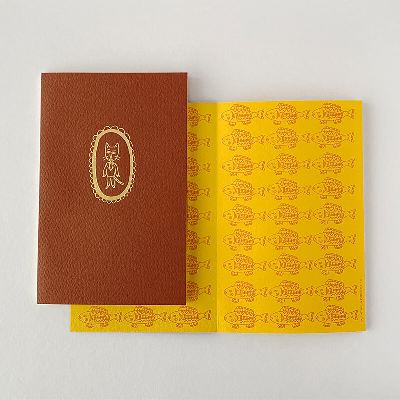 エッセイ『もものかんづめ』のカバーを外した表紙のノート